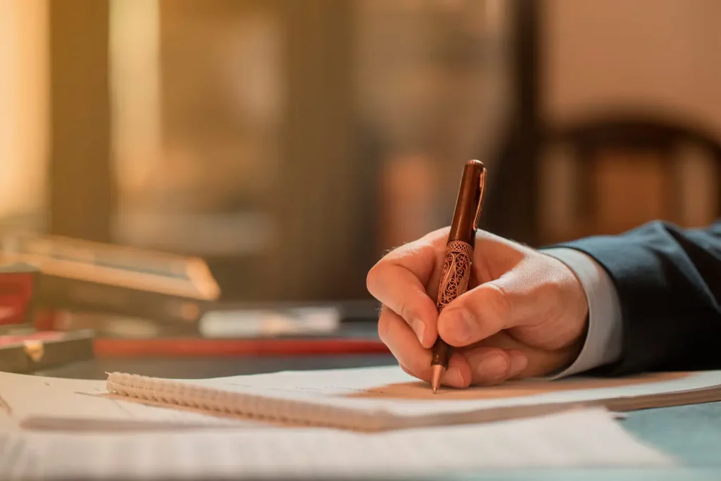 director signing documents with fashion pen high quality photo 114579 12237